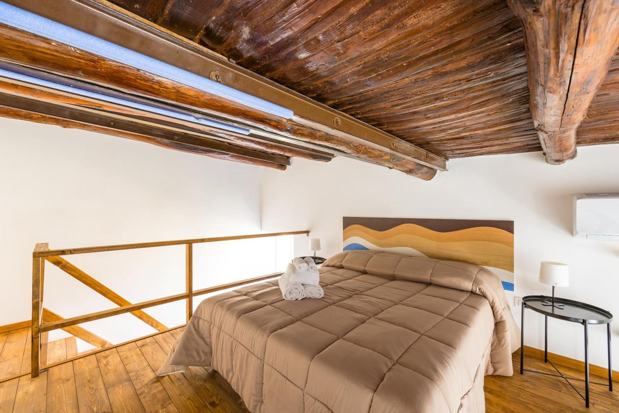 Carrozzieri Nest At Historical Center * Napels