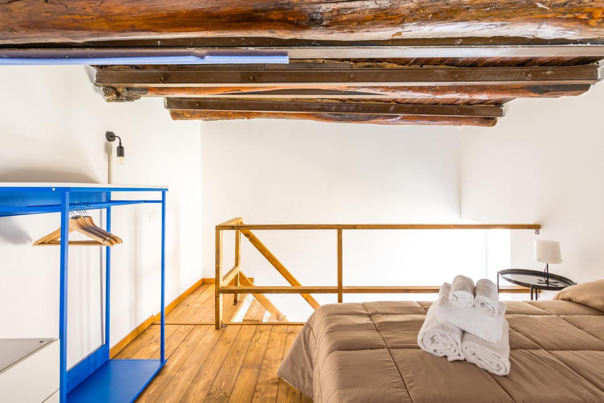 Carrozzieri Nest At Historical Center Napels